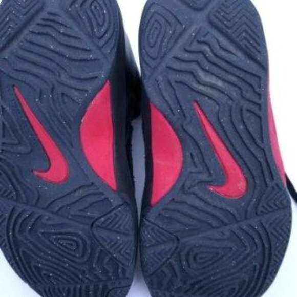 Youth Boys Nike Black/Red Dual Fusion Lightweight Basketball Sneakers Sz 4Y - Picture 2 of 7
